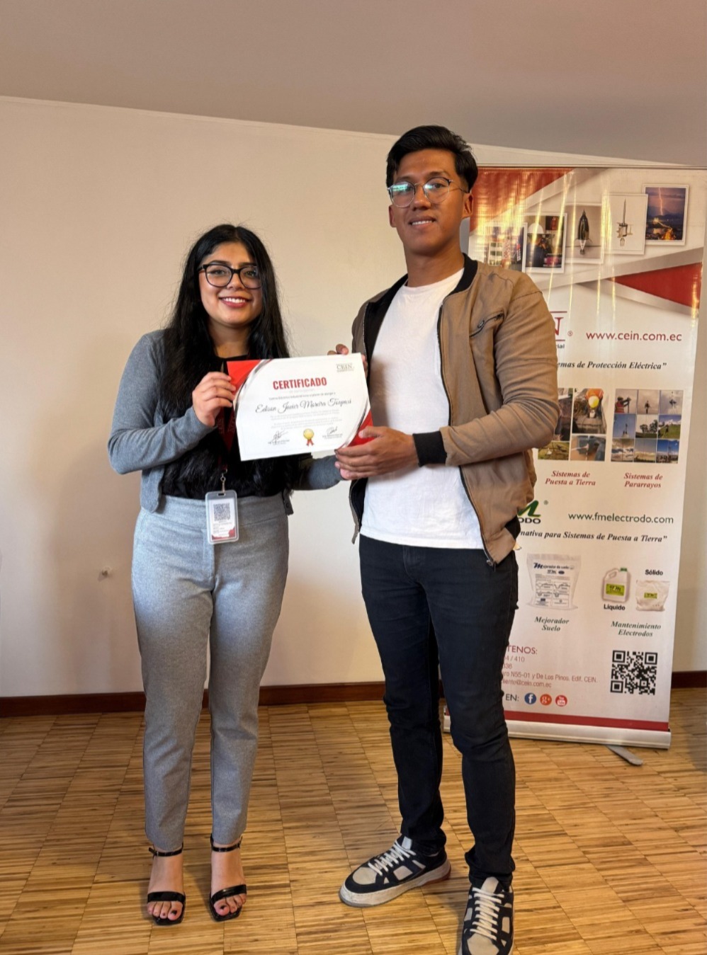Entrega de certificado a un participante