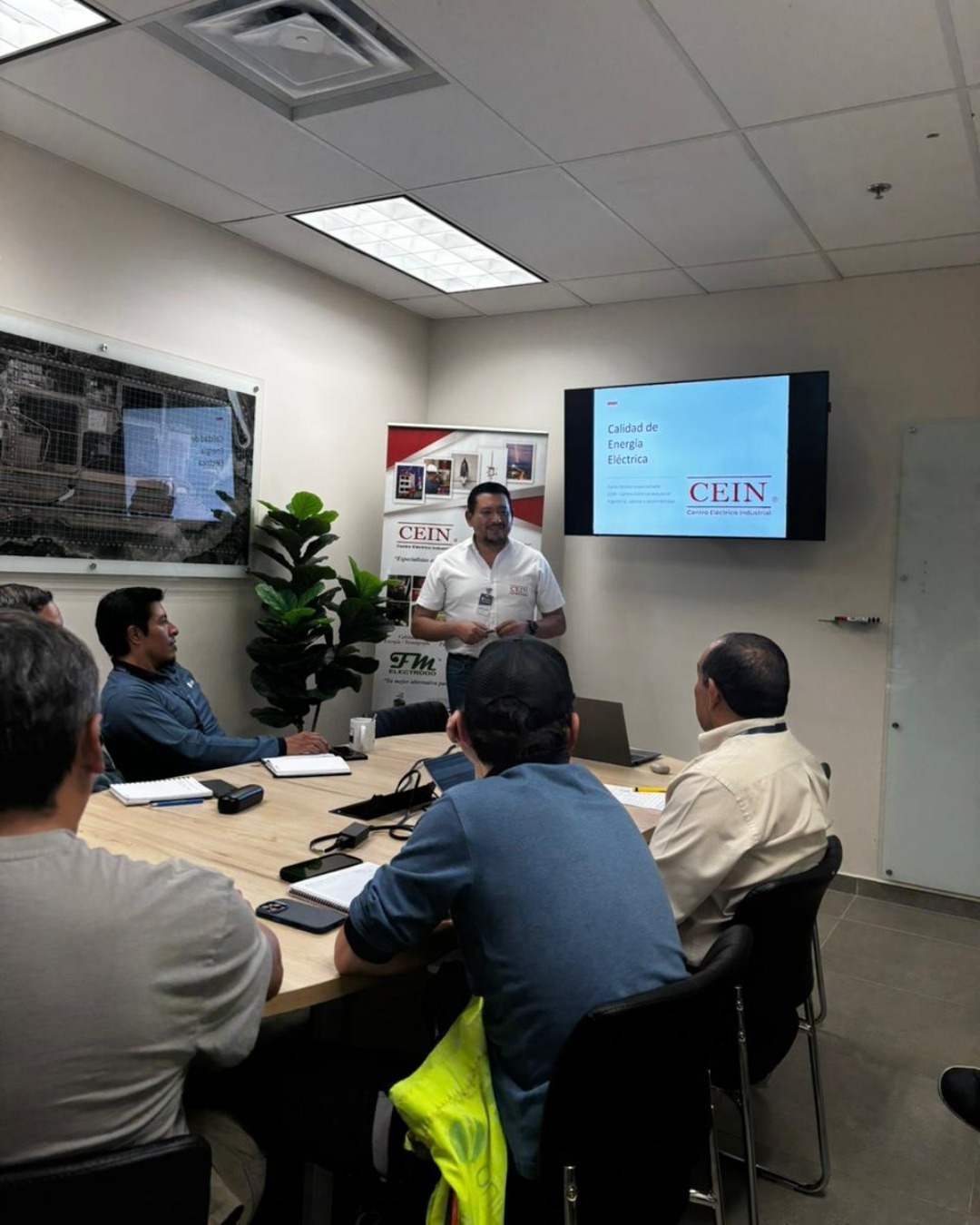 Charla de capacitación sobre calidad de energía