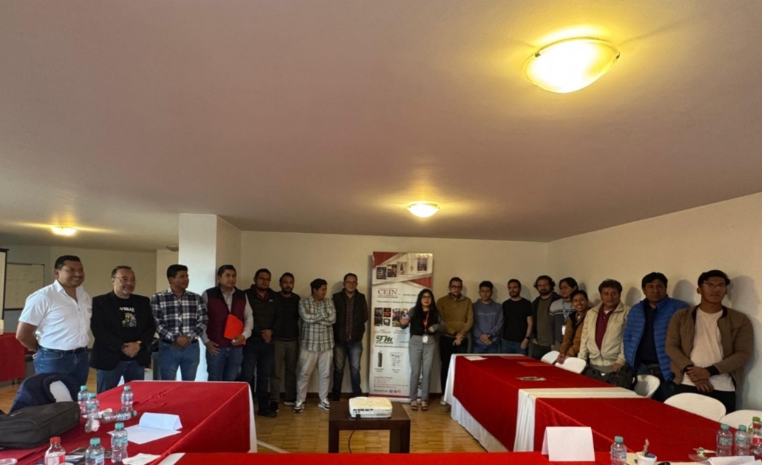 Grupo de participantes en una capacitación de CEIN