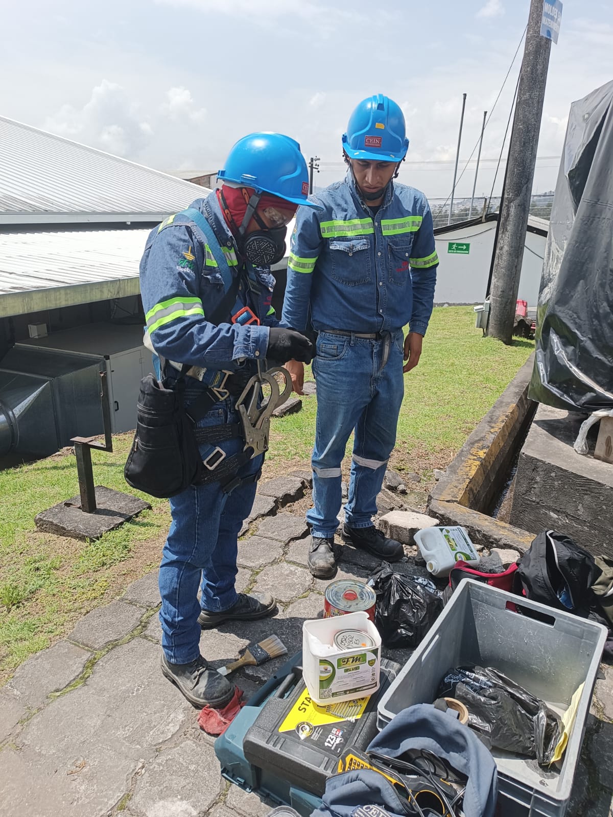 Preparación de materiales para mantenimiento de puesta a tierra