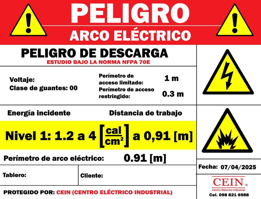 Etiqueta de arco eléctrico colocada en tablero evaluado